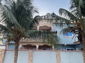 Exterior - Luxury 2BR Accra, Near Beach with WiFi, Breakfast, 20min Airport. (Gbawe)