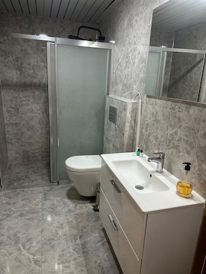 Standard Room, Balcony, Sea View | Bathroom | Shower, soap, shampoo, toilet paper