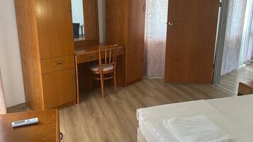 Familieværelse - balkon - havudsigt | Gratis minibar, arbejdsområde til bærbare computere