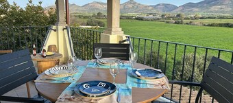 Villa Oleandri in Ogoz met spectaculair uitzicht en zwembad