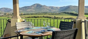 Villa Oleanders d'Ogoz with crazy views and pool