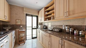 Frigorifero, microonde, forno, lavastoviglie