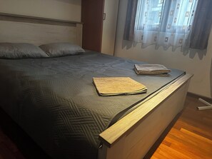 1 chambre, fer et planche à repasser, Wi-Fi gratuit, draps fournis
