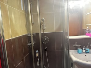 Secador de pelo, toallas