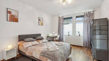 3 Schlafzimmer, Schreibtisch, Bügeleisen/Bügelbrett, kostenloses WLAN