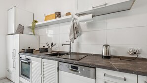 A modern kitchen with white cabinets, a stainless steel sink, and a Bosch dishwasher. - Central location... Ideal for business people, fitters...3 rooms, WiFi, SmartTVs (Mettmann)