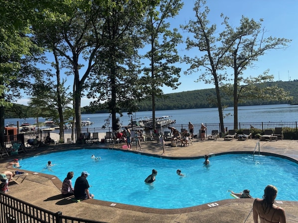 Piscine extérieure, piscine chauffée