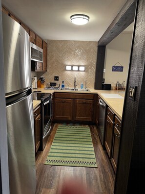 Refrigerador, microondas, horno, placa de cocina