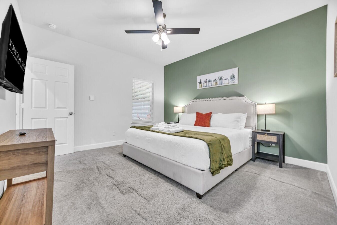 3 bedrooms, desk, travel crib, free WiFi