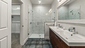 Hair dryer, towels - Historic DT, FIFA 2026, 30 Mins to AT&T Stdm | TSH (Rockwall)