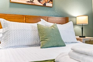 Desk, travel cot, free WiFi, bed sheets
