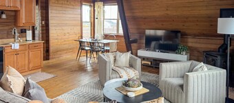 Creston Centennial #1-King bed, rustic barn loft w/stairs