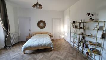 1 chambre, fer et planche à repasser, Wi-Fi, draps fournis