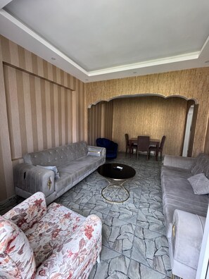 Familienapartment, Balkon, Stadtblick | Kostenloses WLAN