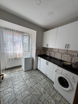 Familienapartment, Balkon, Stadtblick | Eigene Küche