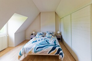 2 chambres, fer et planche à repasser, Wi-Fi, draps fournis