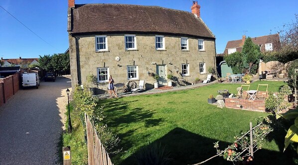 Front of property - Lodbourne Farmhouse (Gillingham)