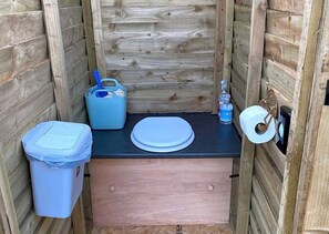 Bathroom - Glamping Pod - Sleeps 4 - Pets - Parking (Carmarthen)
