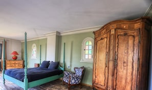 6 bedrooms, iron/ironing board, WiFi, bed sheets - Large villa with home chef service (Grasse)
