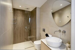 Hair dryer, towels, soap, shampoo - New Villa with Private Infinity Pool and Sunset Views in South Crete (Plakias)