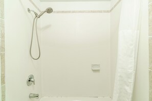 Room, 1 King Bed, Non Smoking | Bathroom