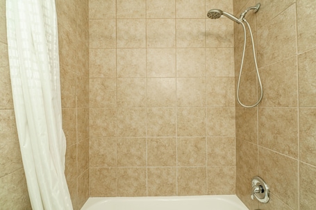 Room, 1 Queen Bed, Non Smoking | Bathroom | Towels. Hotel O Longhorn Boise City OK