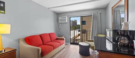 2 Queen Beds With Sofa Bed Water Park View | Free WiFi, bed sheets