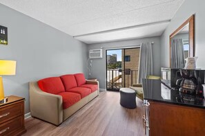 2 Queen Beds With Sofa Bed Water Park View | Free WiFi, bed sheets