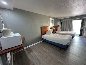 3 Full Bed | 1 bedroom, free WiFi, bed sheets