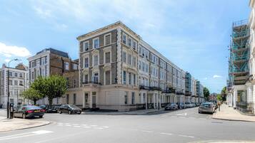 موقف سيارات