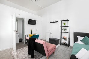 1 chambre, fer et planche à repasser, Wi-Fi, draps fournis