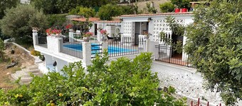 Villa in the mountains with swimming pools, 30 mins to Cuitat Valencia