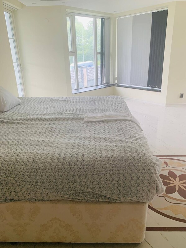 Villa, 4 Bedrooms, Balcony, City View