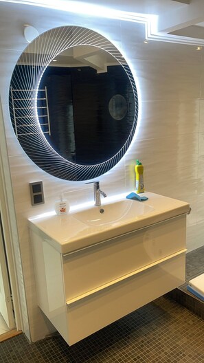 Villa, 4 habitaciones, balcón, vista a la ciudad | Baño