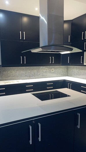 Villa, 4 Bedrooms, Balcony, City View | Interior