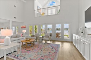 Smart TV, music library, offices - 4500 square feet of serenity on False River (Oscar)