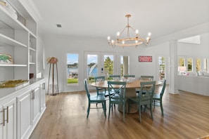 Dining - 4500 square feet of serenity on False River (Oscar)