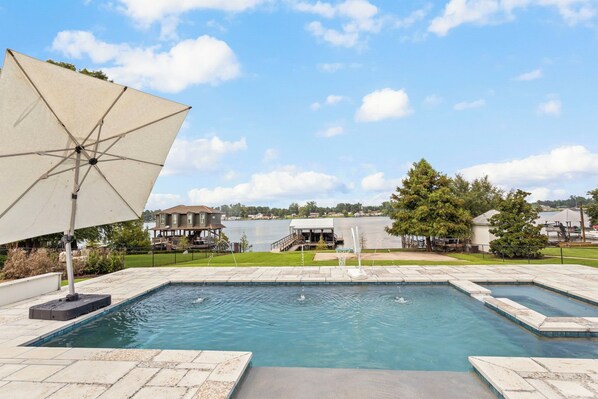 A heated pool - 4500 square feet of serenity on False River (Oscar)