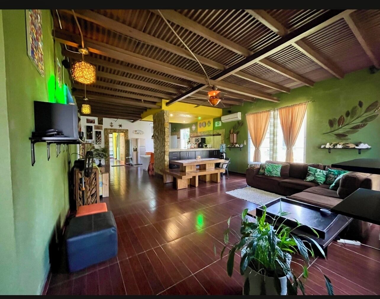 Smart TV, table football, stereo