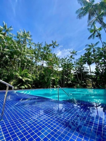 Una piscina al aire libre. POUSADA D'OLIVER