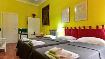 Caja de seguridad en la habitación y escritorio