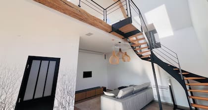 Grange aménagée avec superbe vue sur canal