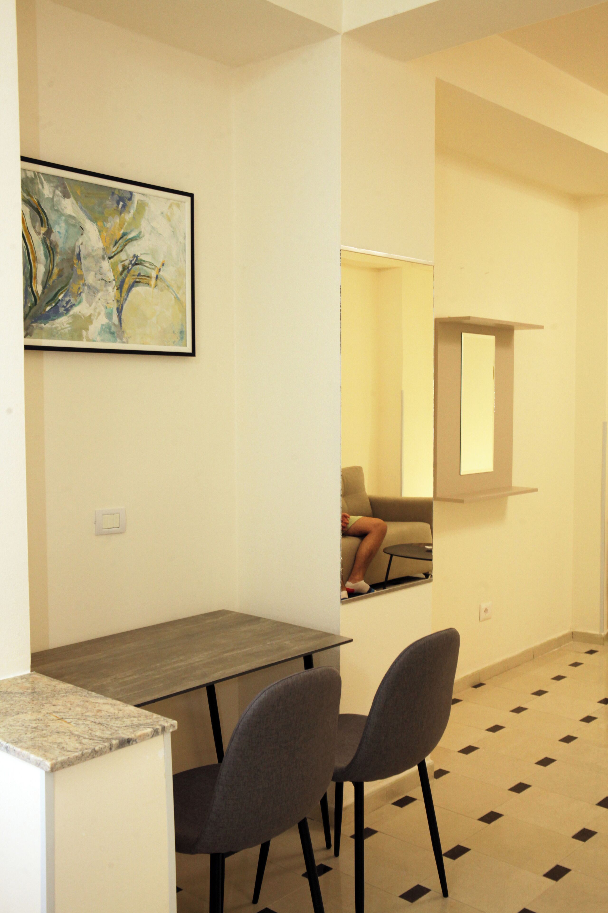 Chambre Triple Classique, balcon, vue ville | Coin séjour