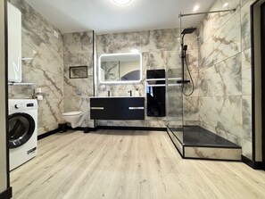 Shower, hair dryer, towels, soap - 1 Bedroom Private vacation home in Limoges (Limoges)