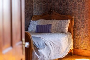 5 chambres, lit parapluie, Wi-Fi, draps fournis