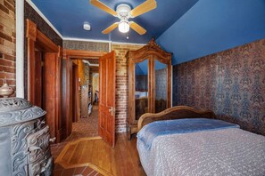 5 makuuhuonetta, vauvan matkasänky, Wi-Fi, vuodevaatteet