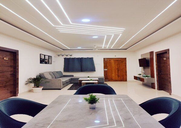 Studio, City View | Living area