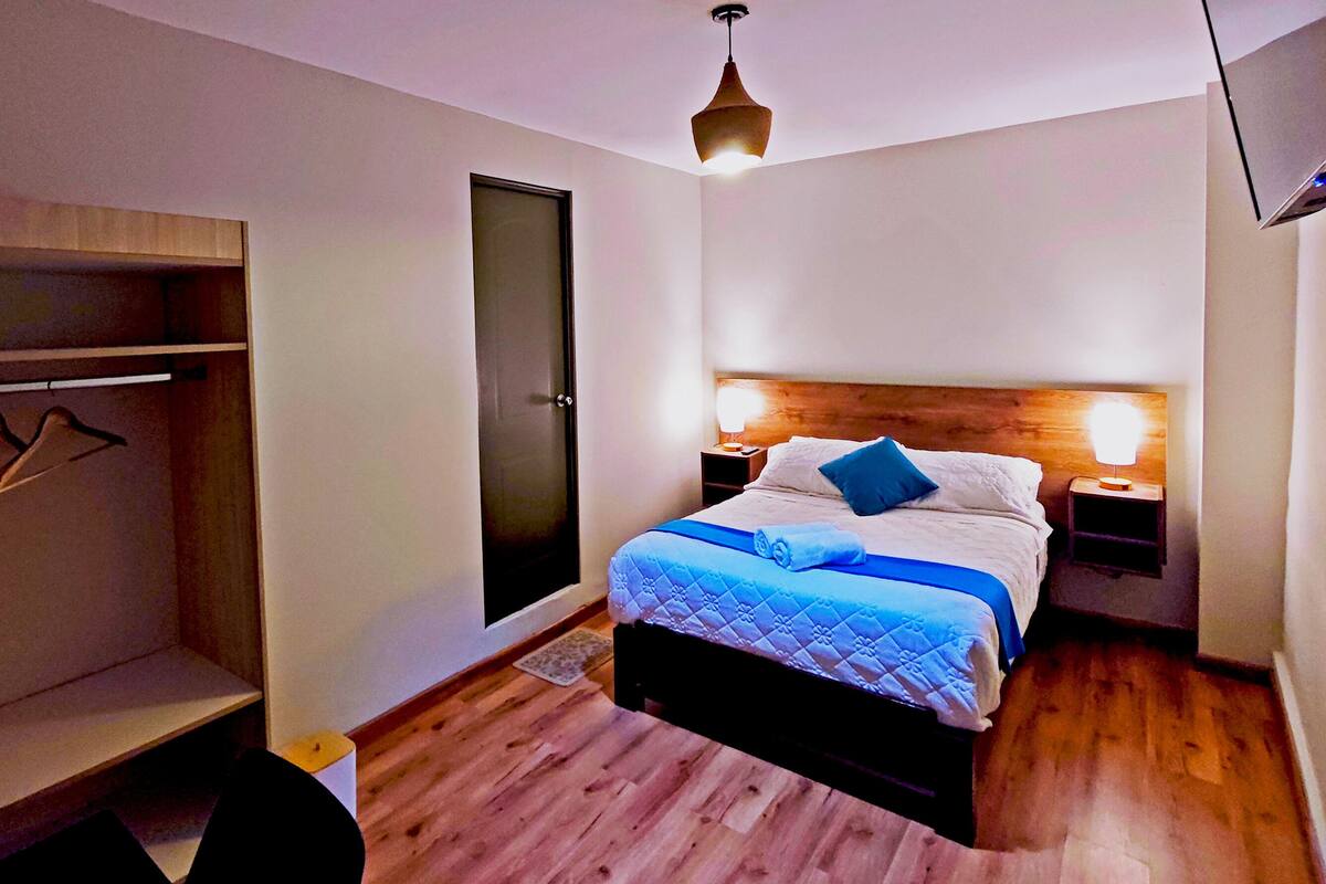 Comfort Room | Laptop workspace, free WiFi