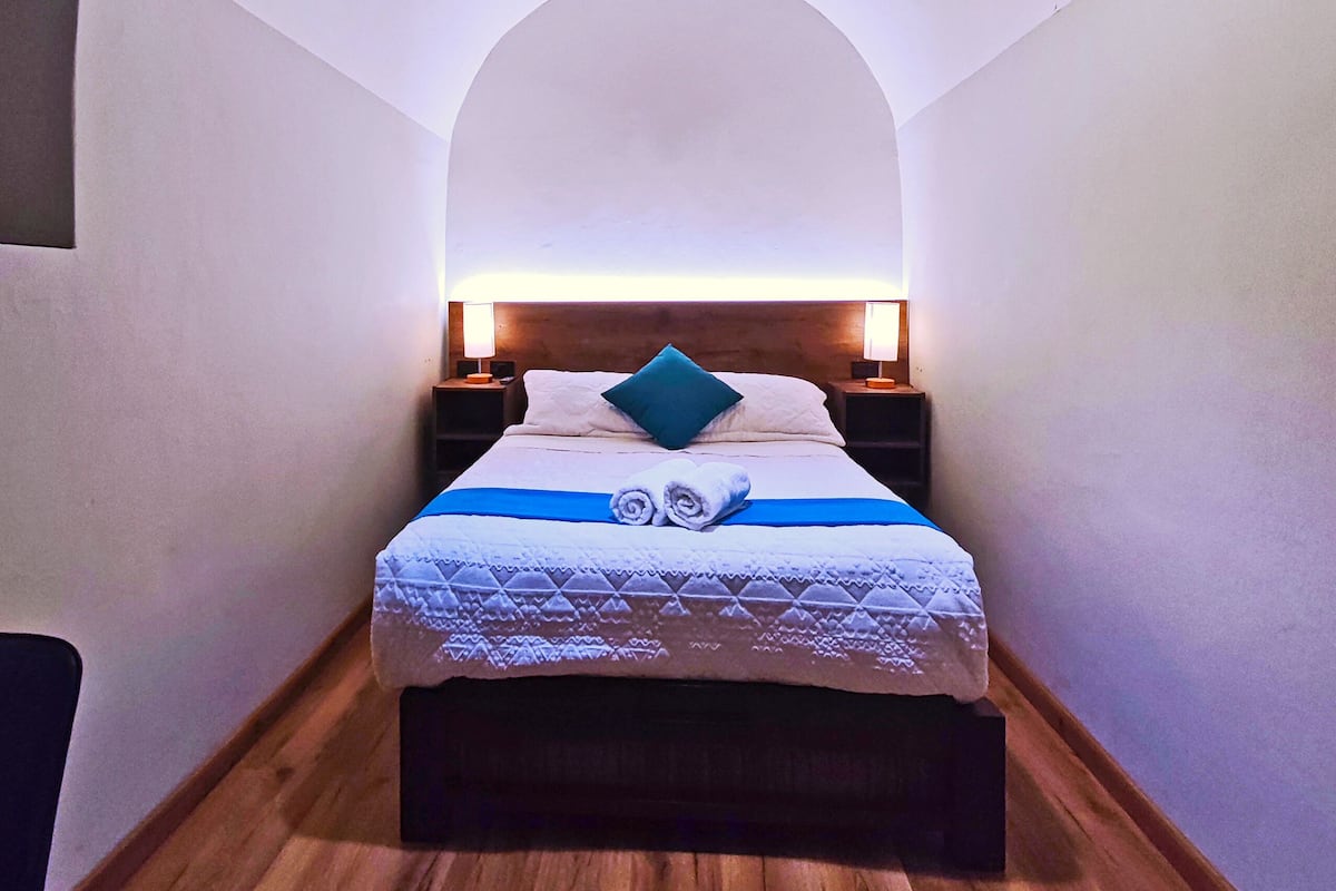 Standard Room | Laptop workspace, free WiFi
