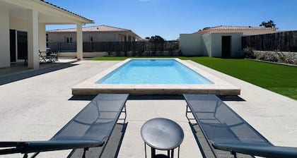 Villa with pool - 3 bedrooms- 2 bathrooms- Ghisonaccia ( 5min from the beach)